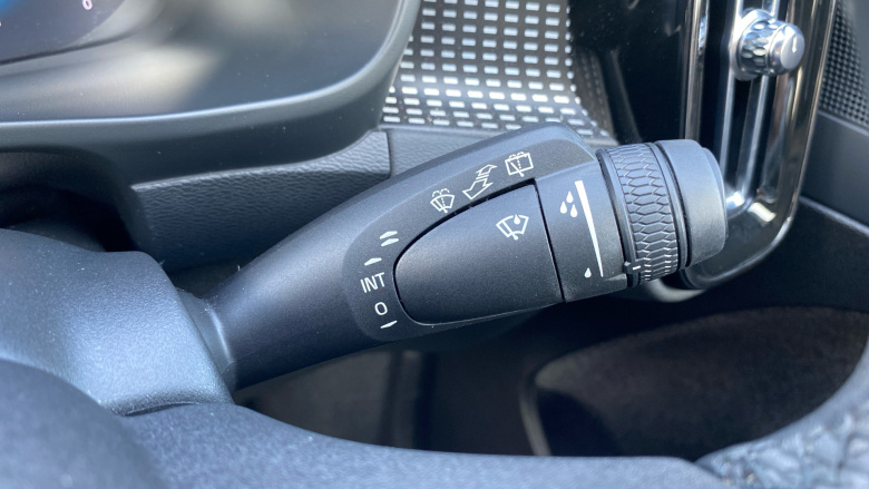 Volvo XC40 2.0 B3P Plus Dark 5dr Auto Petrol Estate